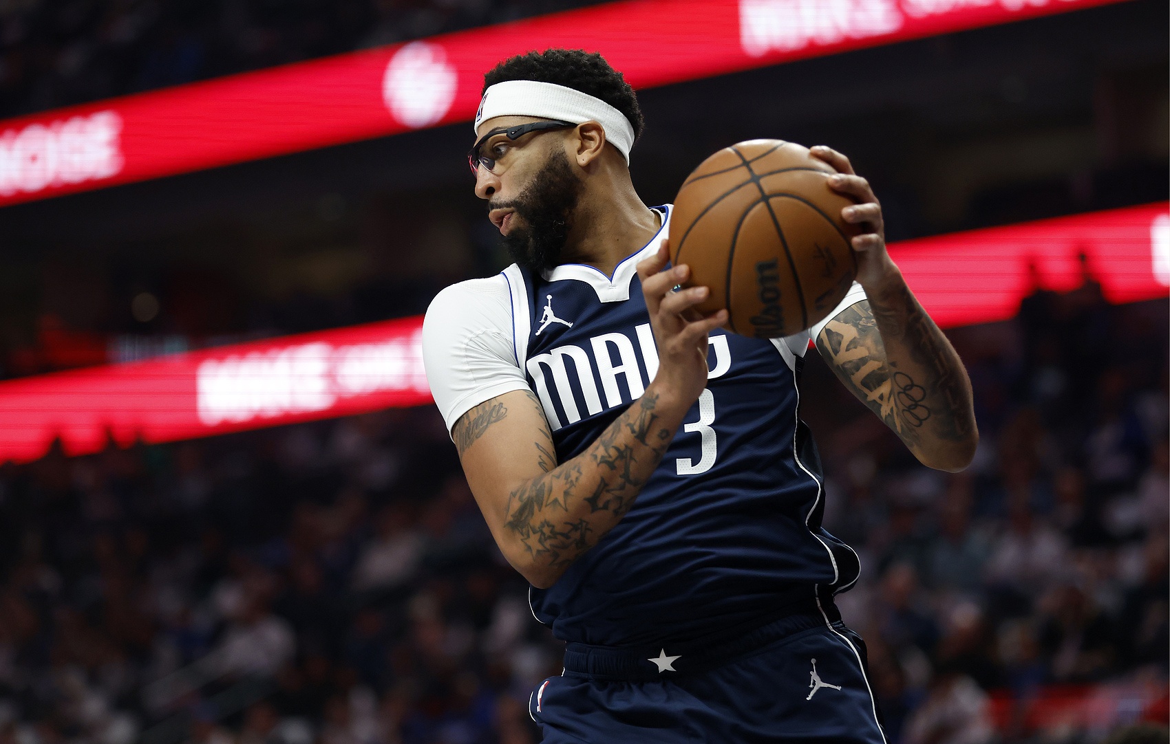 开云官方直播-湖记：真替AD感到难过 自从东契奇交易之后他真是诸事不顺