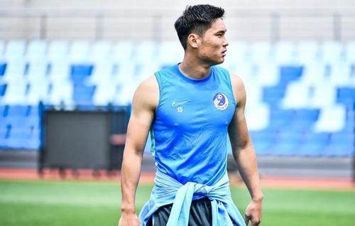 开云平台-热身赛：单欢欢点球破门 大连人队1比2不敌U22国足